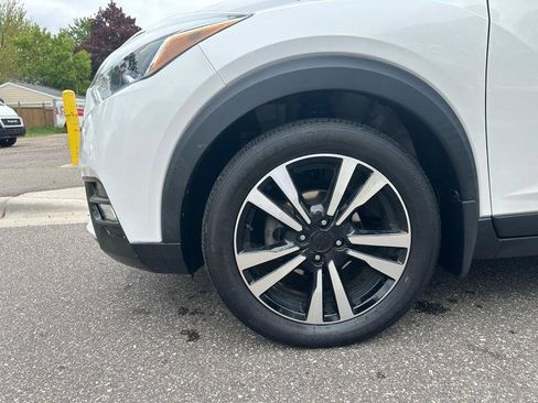 Used 2019 Nissan Kicks SR w/ SR Premium Package FWD image 27