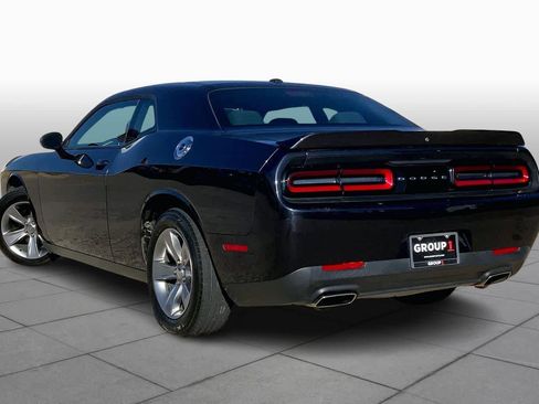 Used 2019 Dodge Challenger SXT image 11