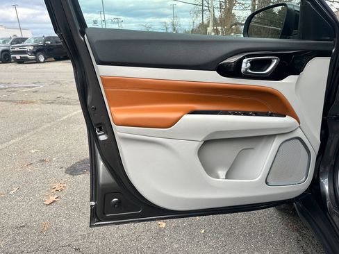 Used 2023 Jeep Compass Limited image 5