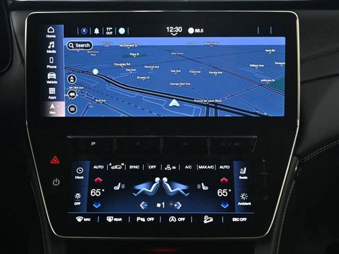 Used 2025 Maserati Grecale GT image 12