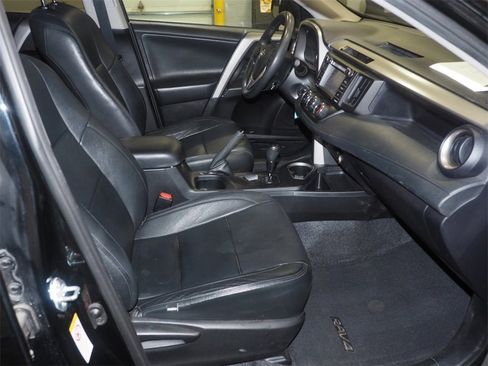 Used 2016 Toyota RAV4 LE image 14