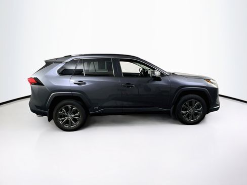 Used 2022 Toyota RAV4 XLE Premium AWD/4WD image 4