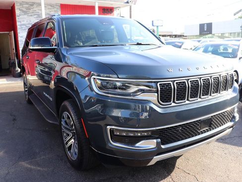 Used 2024 Jeep Wagoneer L Series II w/ Flexible Seating Group AWD/4WD image 7