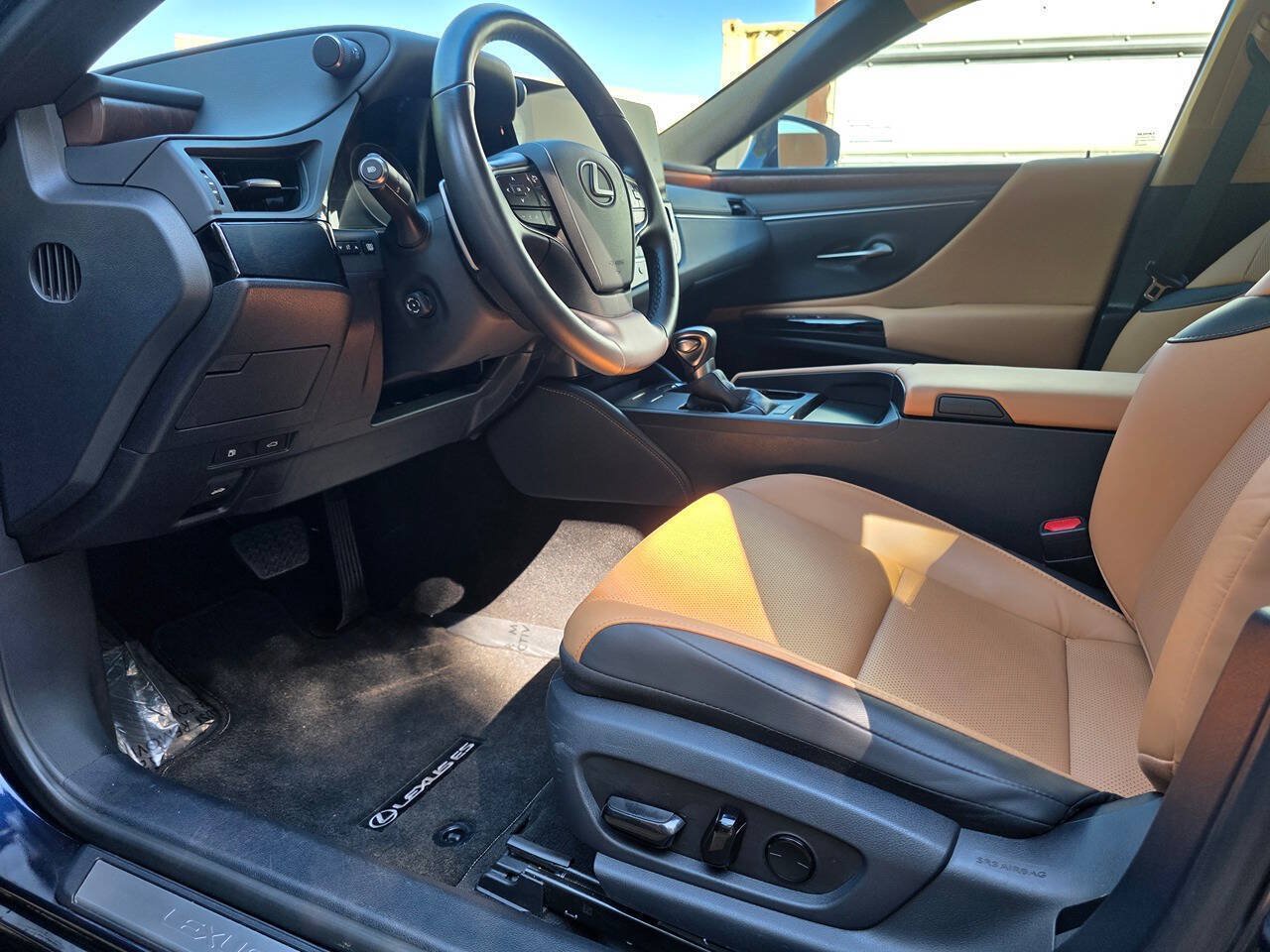 Used 2024 Lexus ES 300h w/ Premium Package FWD image 13