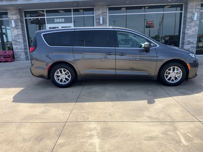 Used 2023 Chrysler Pacifica Touring-L