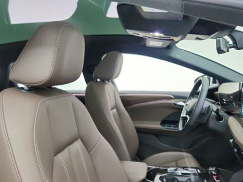 Used 2025 Audi A6 e-tron Premium w/ Convenience Package image 21