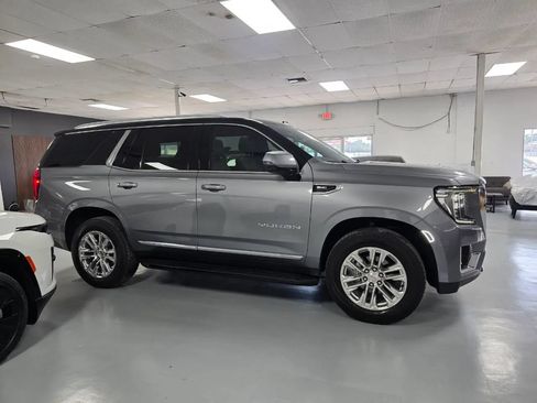 Used 2021 GMC Yukon SLT w/ SLT Premium Package RWD image 3