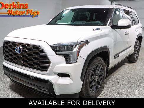 Used 2024 Toyota Sequoia Platinum AWD/4WD image 1