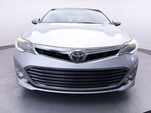 Used 2013 Toyota Avalon Limited w/ Technology Pkg FWD image 2