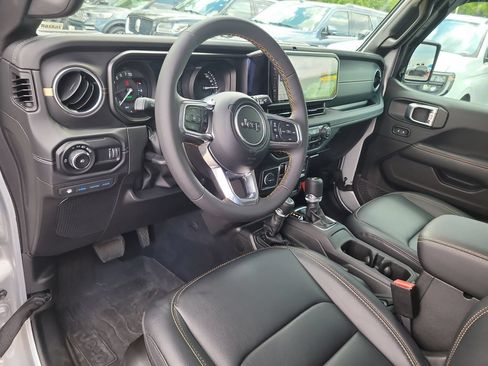 Used 2024 Jeep Wrangler Unlimited Sahara w/ Technology Group AWD/4WD image 16