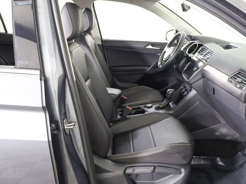 Used 2021 Volkswagen Tiguan SE AWD/4WD image 31
