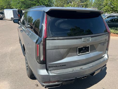 Used 2023 Cadillac Escalade ESV Premium Luxury AWD/4WD image 3