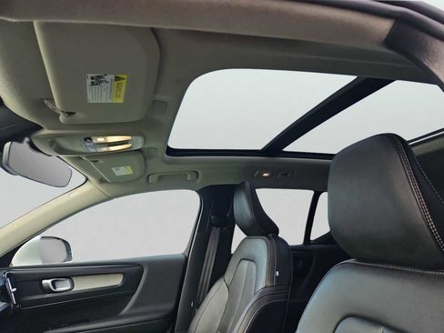 Used 2024 Volvo XC40 B5 Core image 8