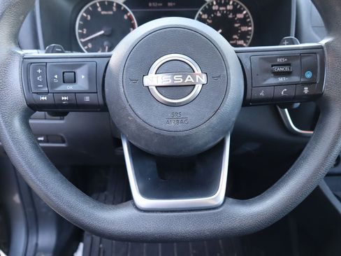 Used 2024 Nissan Rogue SV FWD image 11