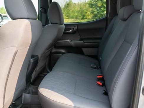 Used 2019 Toyota Tacoma TRD Sport AWD/4WD image 11