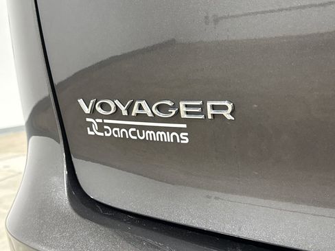 Used 2021 Chrysler Voyager Lxi FWD image 26