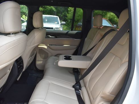 Used 2024 Jeep Grand Cherokee Limited AWD/4WD image 17