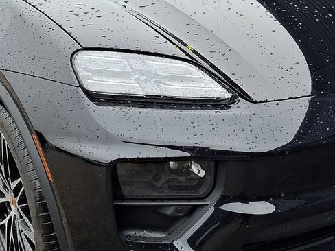 New 2026 Porsche Macan 4 Electric image 11