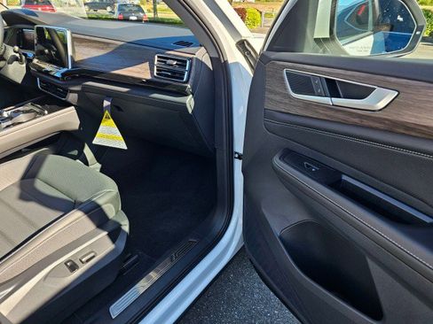 New 2025 Volkswagen Atlas SEL image 10