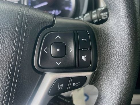 Used 2019 Toyota Highlander LE FWD image 18