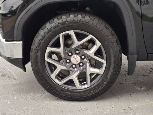 Used 2022 GMC Sierra 1500 SLT w/ SLT Convenience Package AWD/4WD image 17