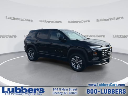 Used 2025 Chevrolet Equinox LT image 2