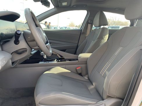 Used 2025 Hyundai Elantra SEL image 24