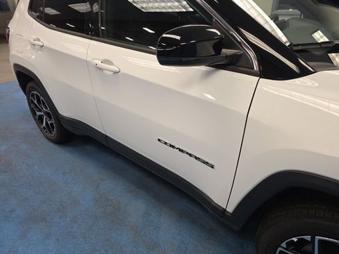 Used 2025 Jeep Compass Limited AWD/4WD image 5