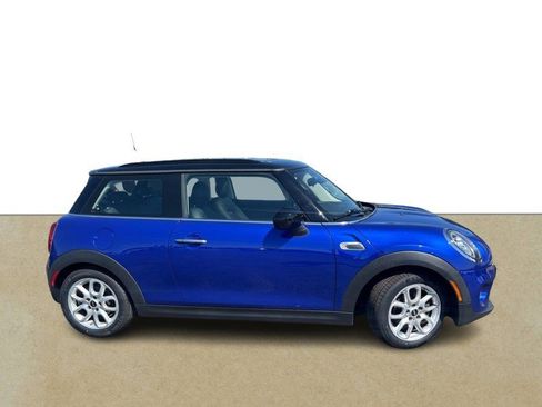 Used 2021 MINI Cooper 2-Door Hardtop w/ 6.5" Touchscreen Package FWD image 2