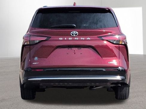 Certified 2026 Toyota Sienna Limited image 6