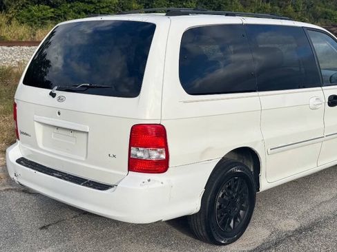 Used 2003 Kia Sedona LX FWD image 4