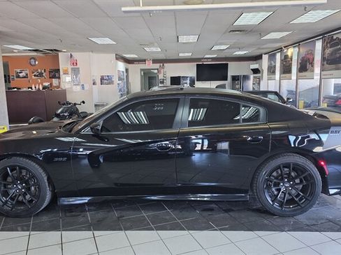 Used 2017 Dodge Charger R/T image 2