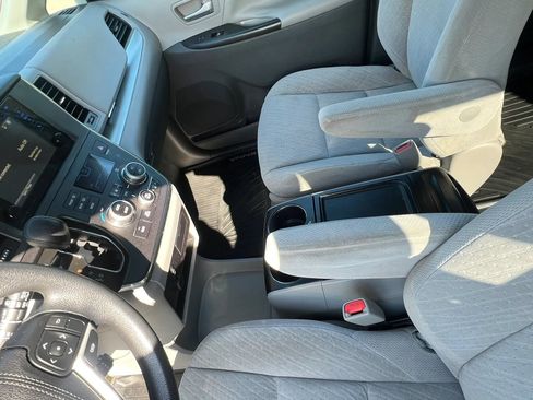 Used 2017 Toyota Sienna LE AWD/4WD image 26
