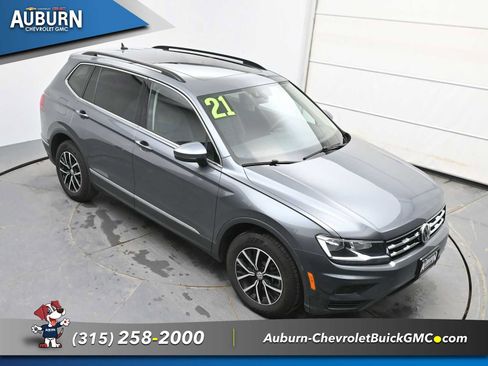 Used 2021 Volkswagen Tiguan SE w/ Panoramic Sunroof Package AWD/4WD image 22