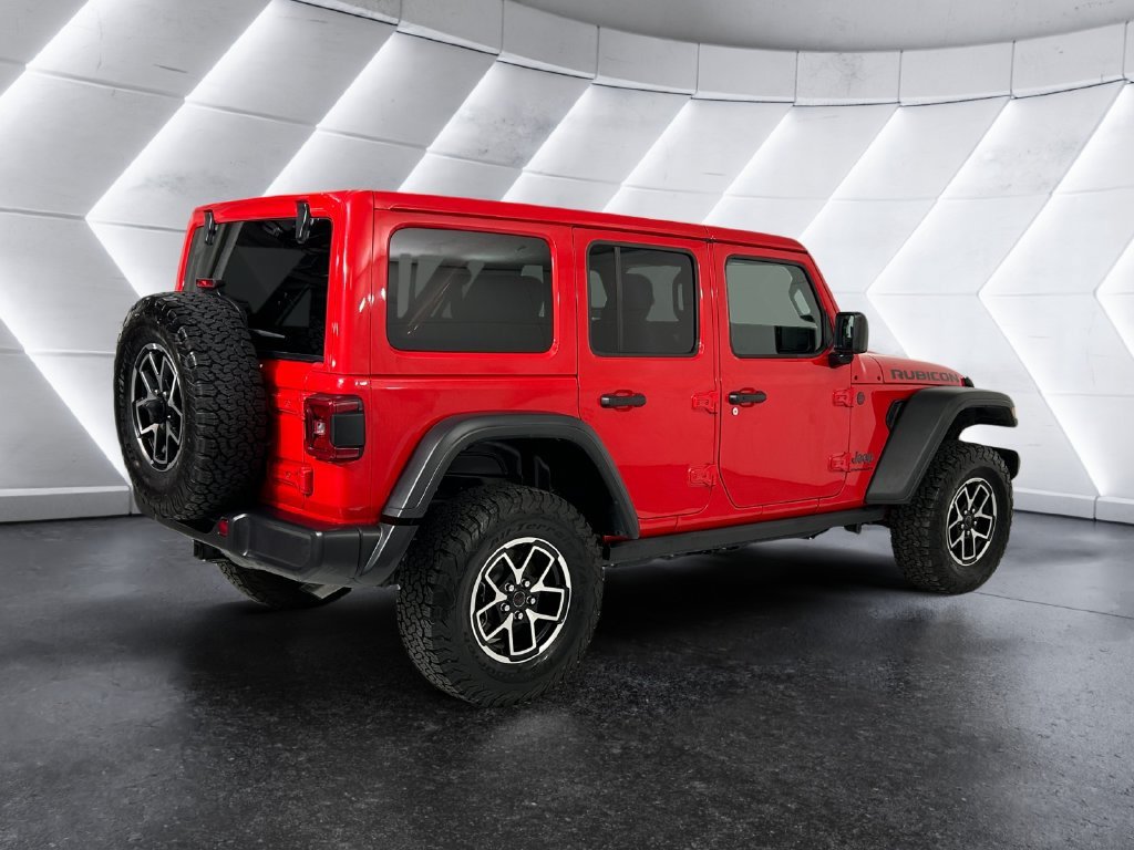 Used 2025 Jeep Wrangler Unlimited Rubicon AWD/4WD image 4