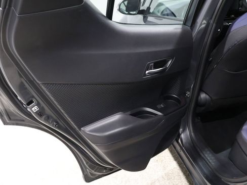 Used 2022 Toyota C-HR XLE image 17