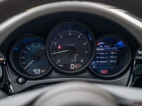 Certified 2026 Porsche Macan AWD/4WD image 13