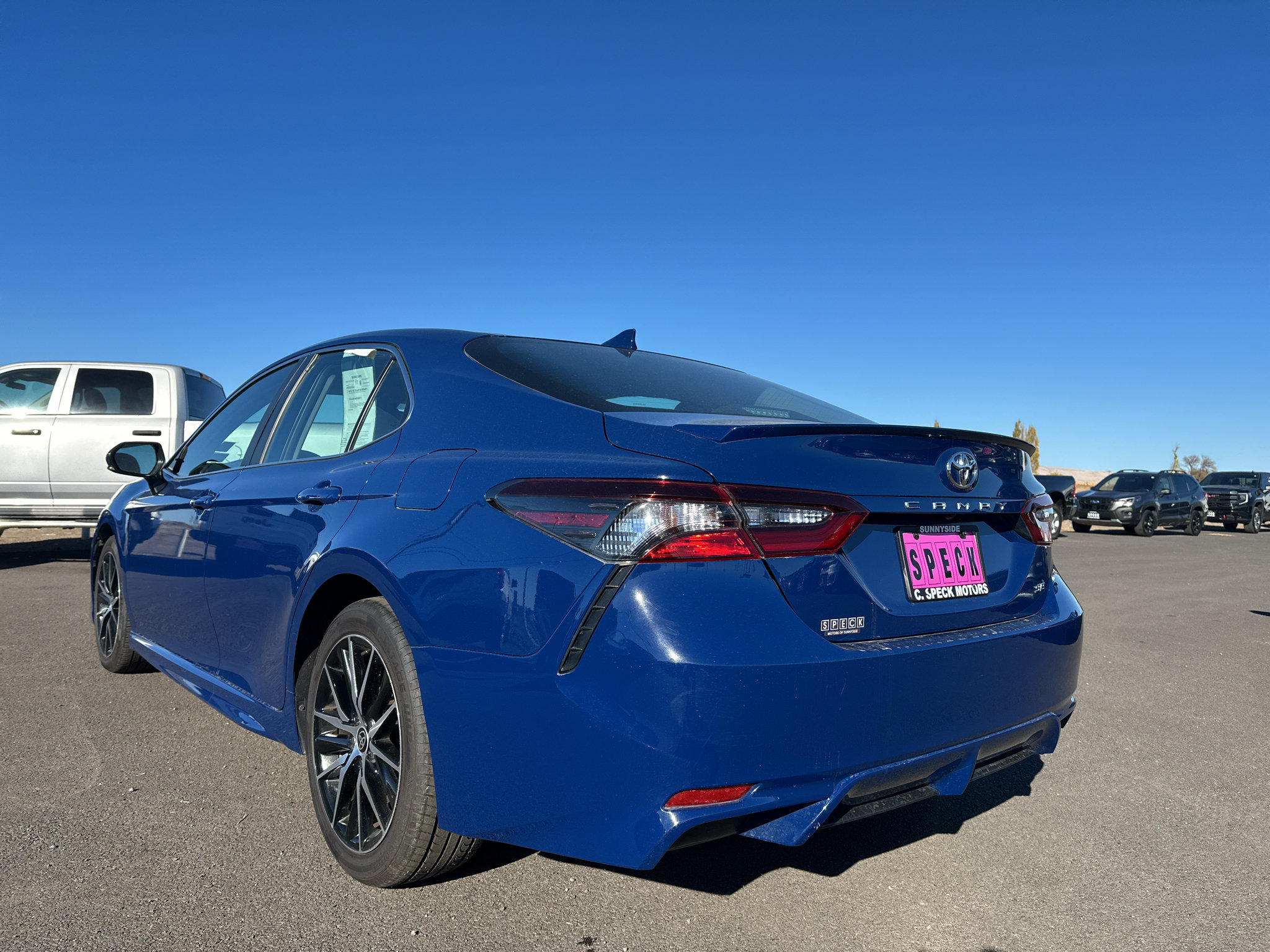 Used 2024 Toyota Camry SE FWD image 3