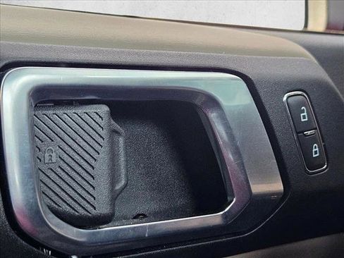 Used 2023 Ford Bronco Wildtrak image 16