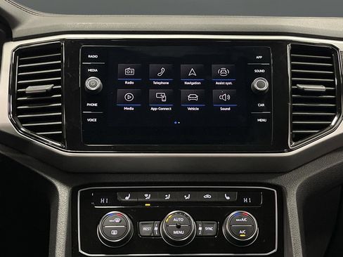 Used 2022 Volkswagen Atlas SE w/ Black Wheel Package image 8