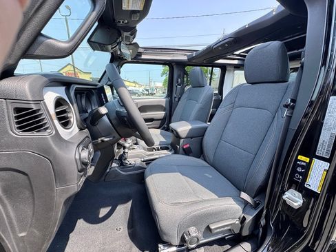 Used 2025 Jeep Wrangler Unlimited Sport AWD/4WD image 15