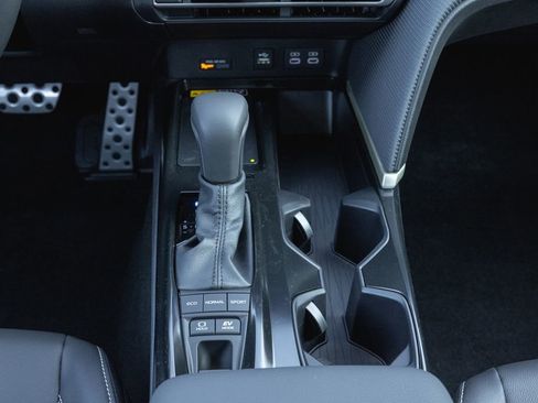 New 2026 Toyota Camry Hybrid FWD image 12