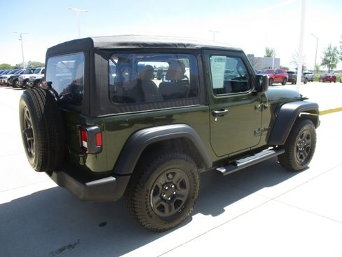 Used 2021 Jeep Wrangler Sport AWD/4WD image 6
