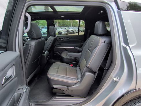 Used 2026 Chevrolet Traverse High Country FWD image 23