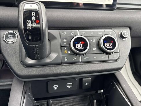 Certified 2023 Land Rover Defender 90 X-Dynamic SE image 23