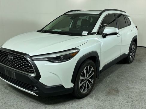 Used 2022 Toyota Corolla Cross XLE w/ Convenience Package image 8