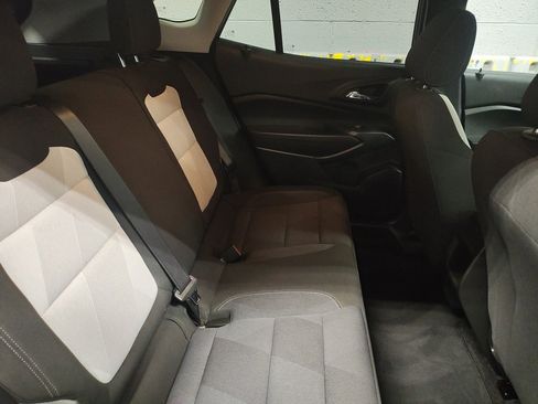 Used 2024 Chevrolet Trax LS w/ LS Convenience Package image 12