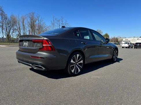 Used 2022 Volvo S60 B5 Momentum w/ Climate Package image 4