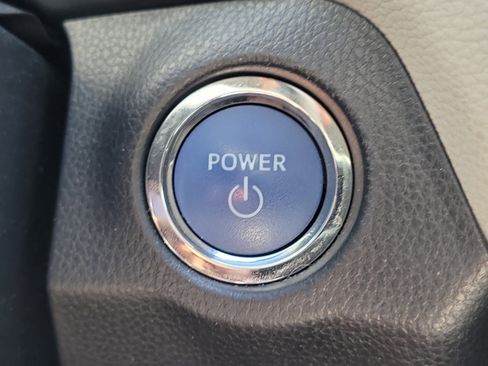 Used 2022 Toyota RAV4 XLE Premium image 30