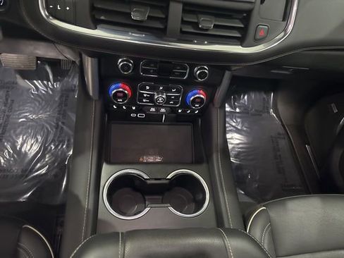 Used 2023 GMC Yukon XL SLT w/ SLT Premium Package image 16